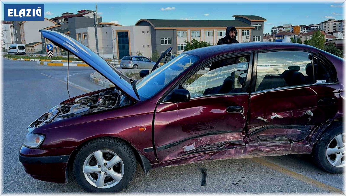 Elazığ'da zincirleme trafik kazası: 3 yaralı