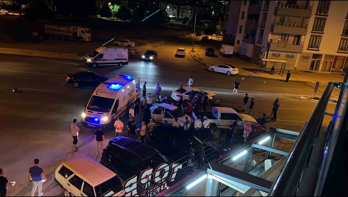 Elazığ'da zincirleme trafik kazası: 4 yaralı