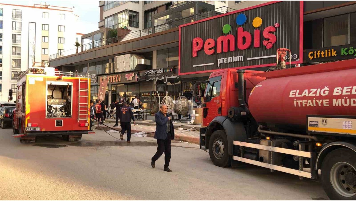 Elazığ'daki iş yeri yangını paniğe neden oldu