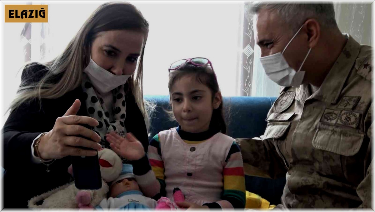Elazığ depreminin simgesi 'Yüsra Bebek' büyüdü, kendisini kurtaran jandarma ile ilk kez görüştü