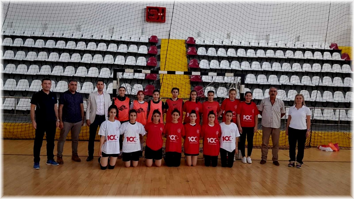 Elazığ Gençlik ve Spor İl Müdürü Eren, sporcularla bir araya geldi