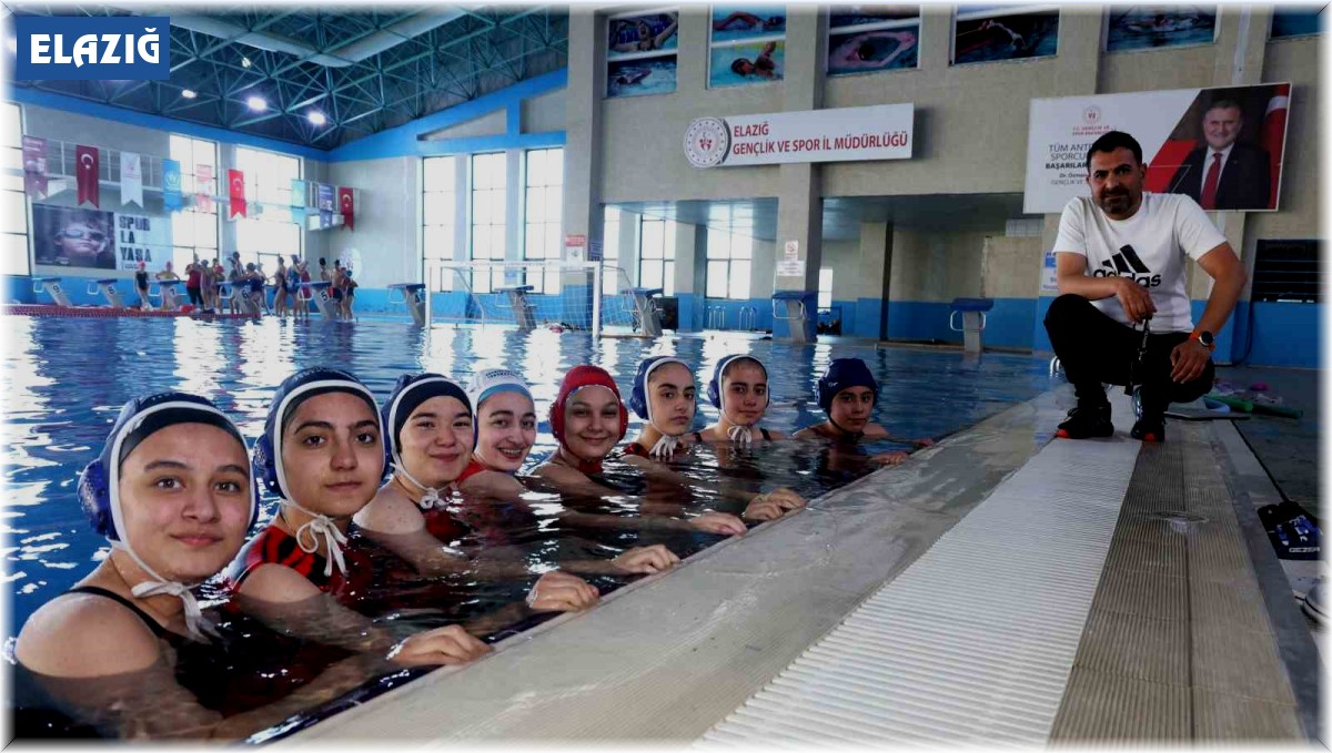 Elazığ Gençlik ve Spor Kulübü sutopu takımı, altyapı yetenekleriyle zirvede