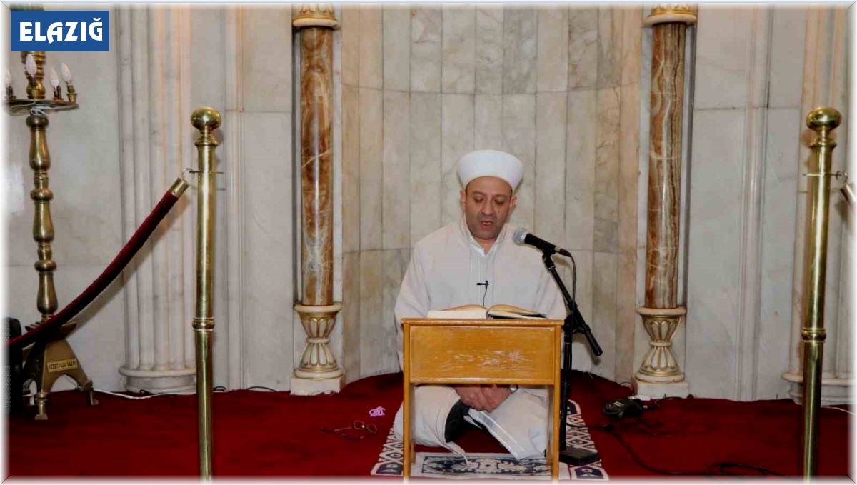 Elazığ genelindeki camilerde Filistin'e destek için Fetih suresi okundu