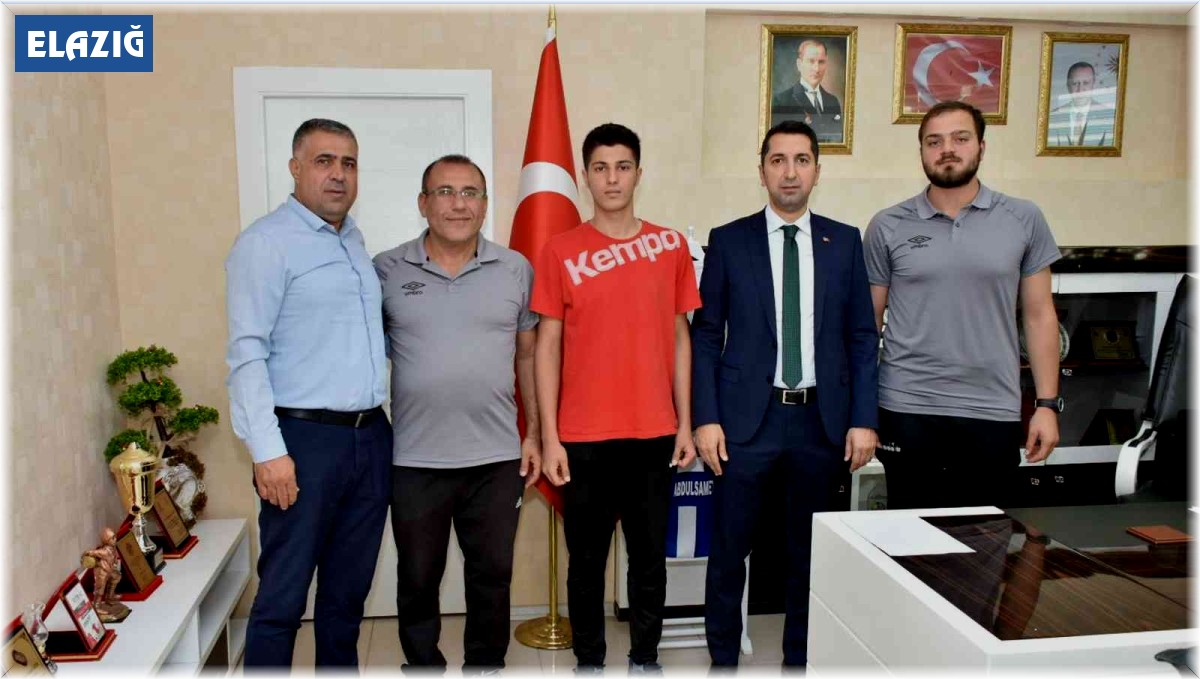 Elazığ GSB hentbolcusuna milli davet