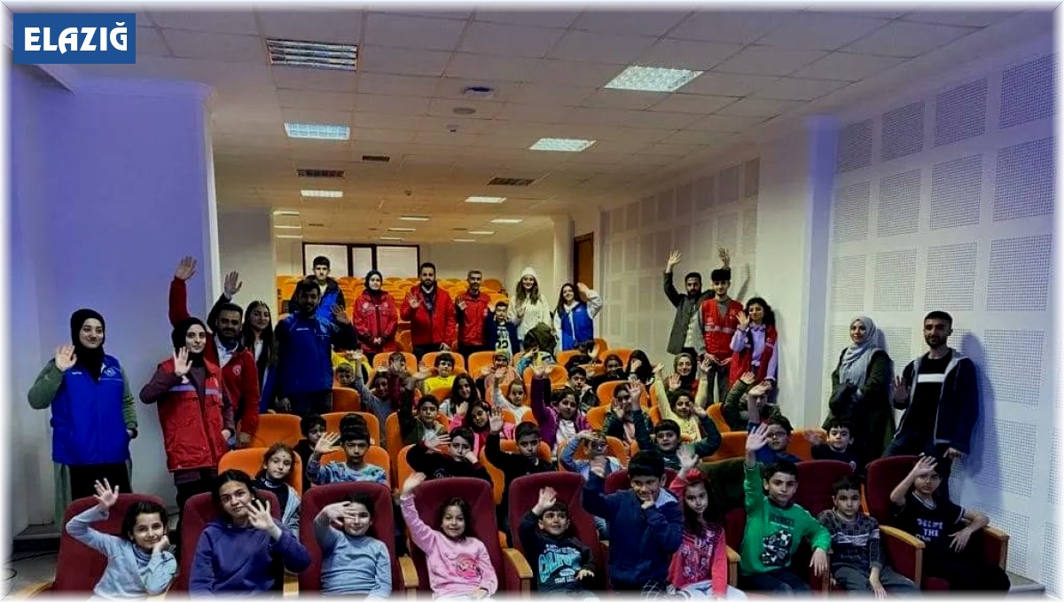 Elazığ GSB, küçük kalpleri güldürmeye çalışıyor