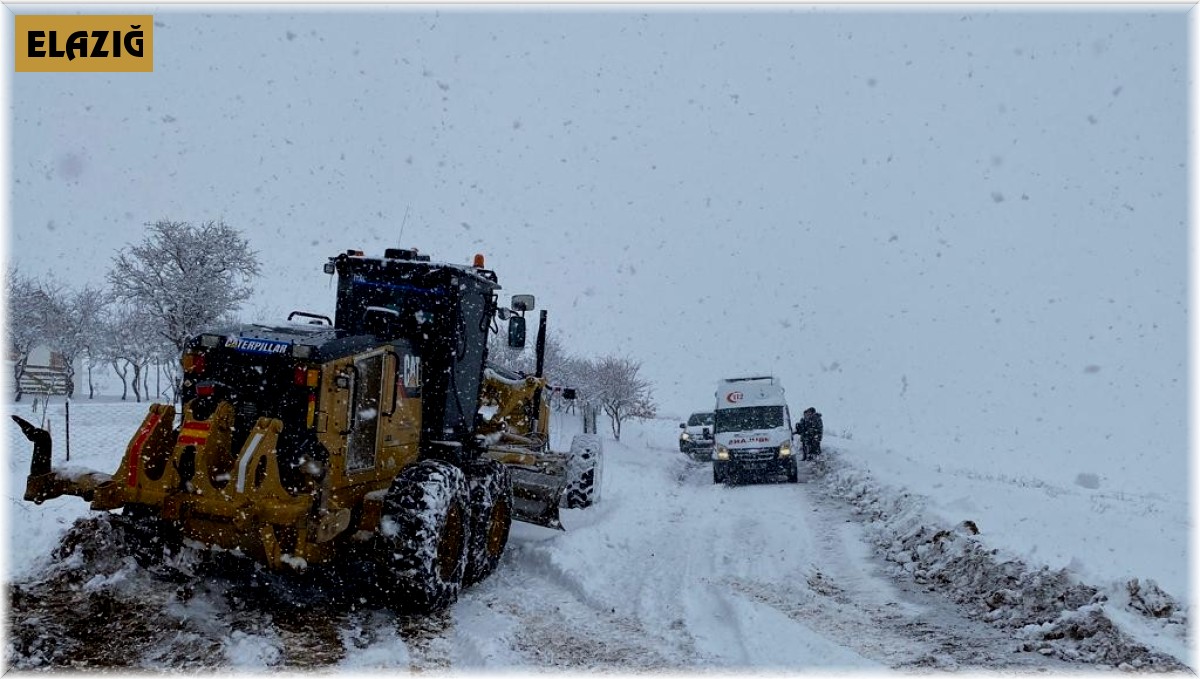 Elazığ İl Özel İdare ekipleri karla mücadelesini aralıksız sürdürüyor