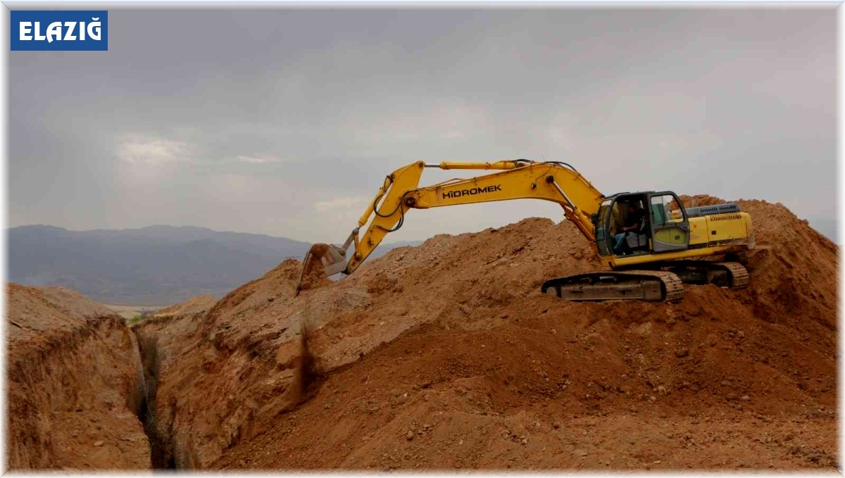 Elazığ İl Özel İdaresi alt yapı çalışmalarını sürdürüyor