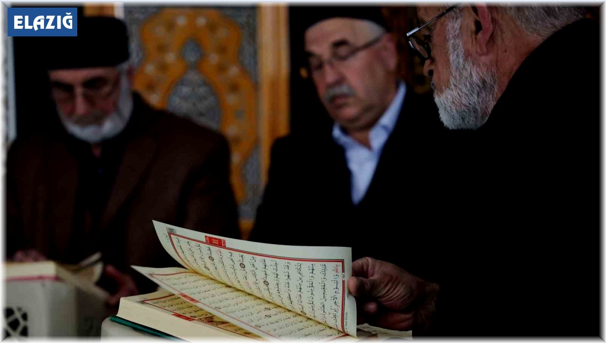 Elazığ'ın camileri mukabele halkalarıyla şenlendi