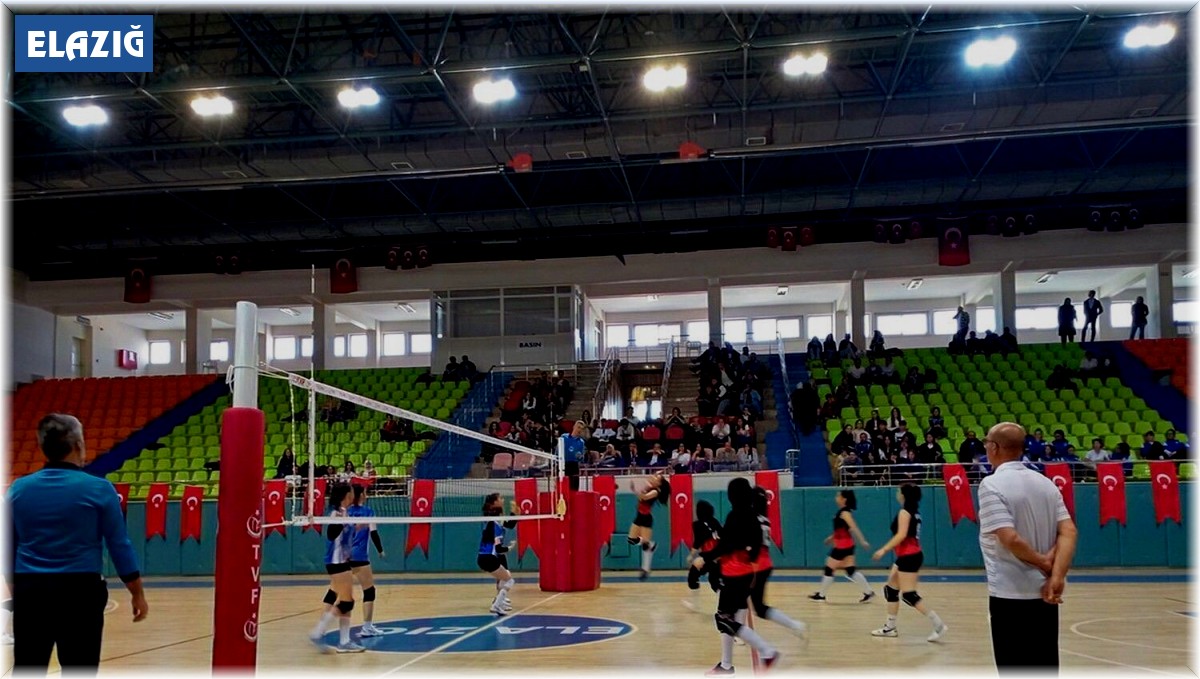 Elazığ'ın ev sahipliğinde voleybol grup müsabakaları başladı