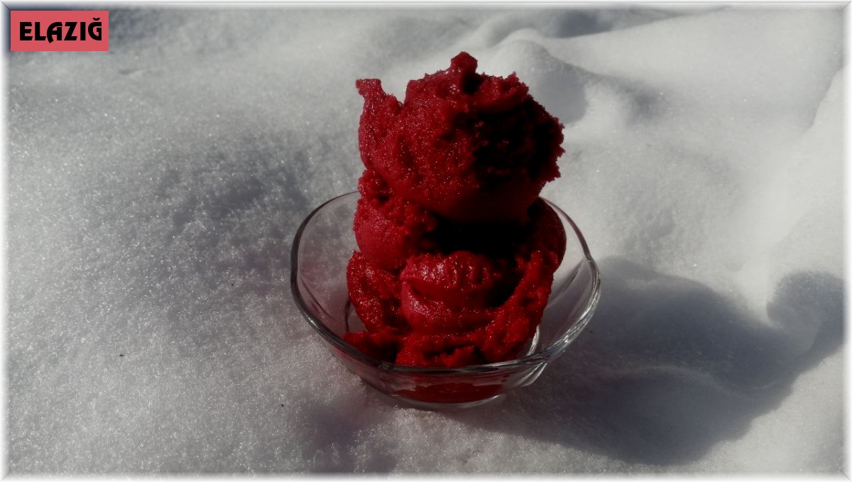 Elazığ'ın patentli lezzeti vişne dondurmasına kışın yoğun ilgi