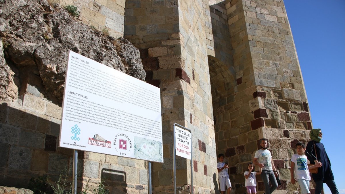 Elazığ'ın turizme açılan kapısı Harput'a ziyaretçiler gelmeye başladı