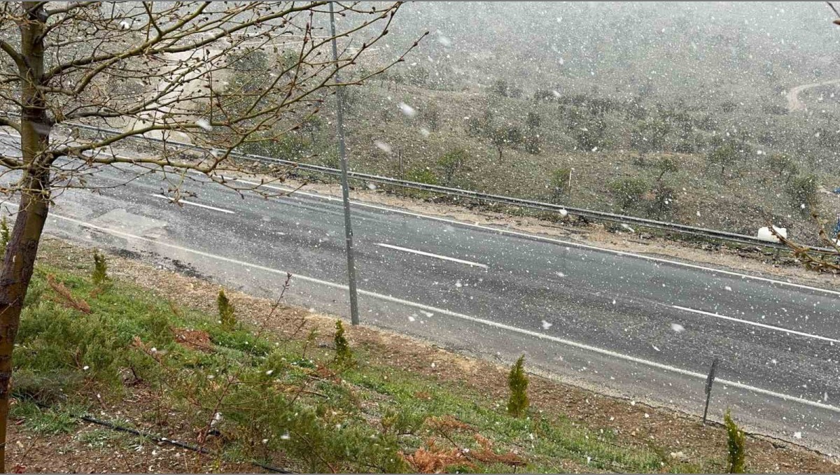 Elazığ'ın yüksek kesimlerinde kar yağışı başladı