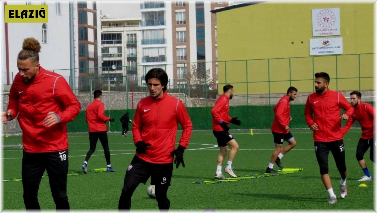 Elazığ Karakoçan FK, topbaşı yapıyor