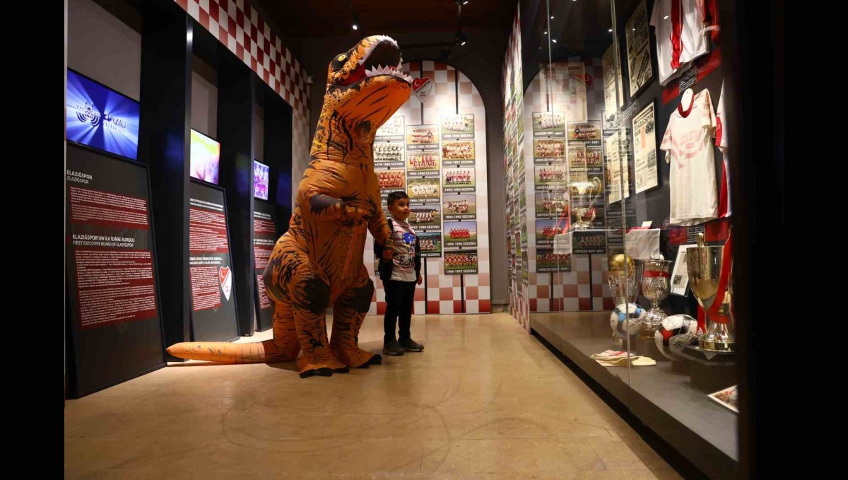 Elazığ Kent Müzesi'nde dinozor sürprizi: Ziyaretçiler gözlerine inanamadı
