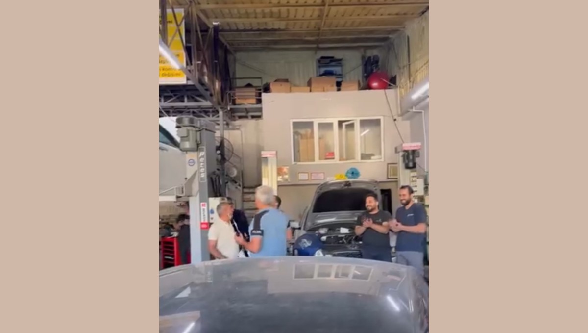 Elazığ Oto Sanayisi'nde renkli anlar: Davul zurnayla aracını teslim aldı