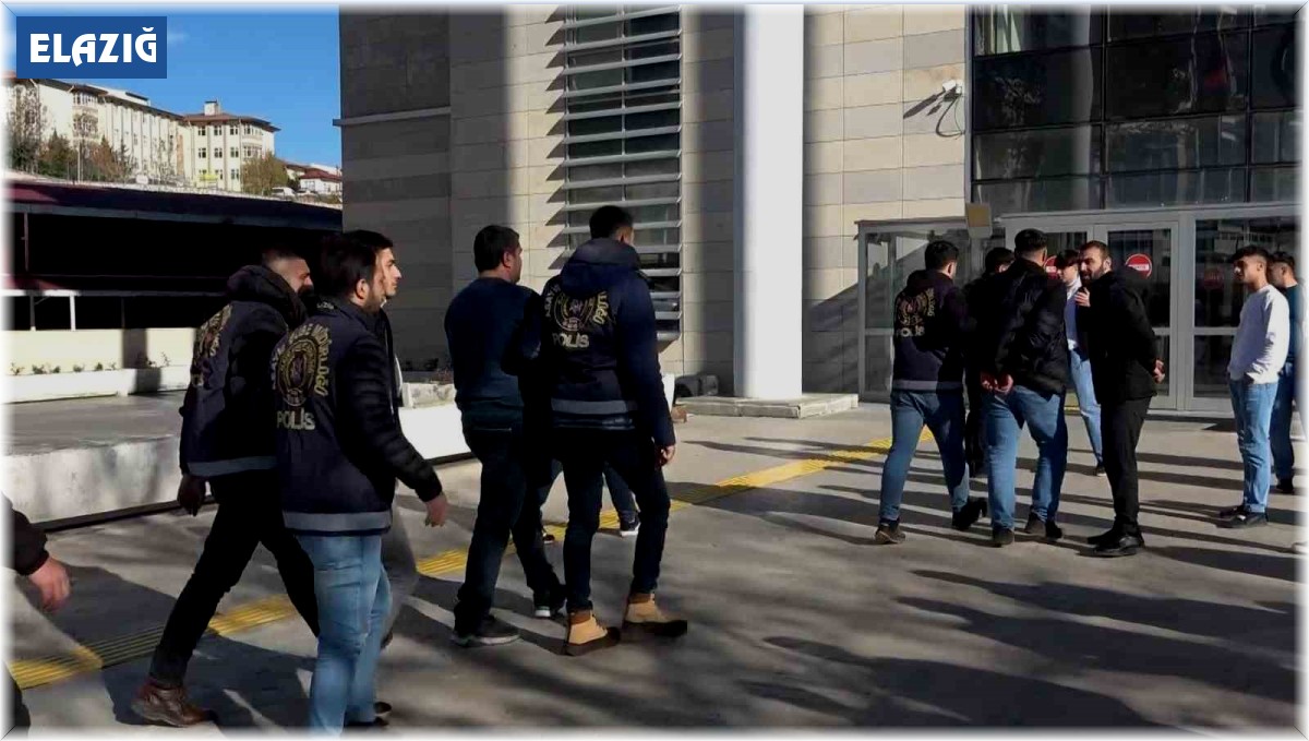 Elazığ otogarında silahlı kavgaya karışan 3 şüpheli adliyeye sevk edildi