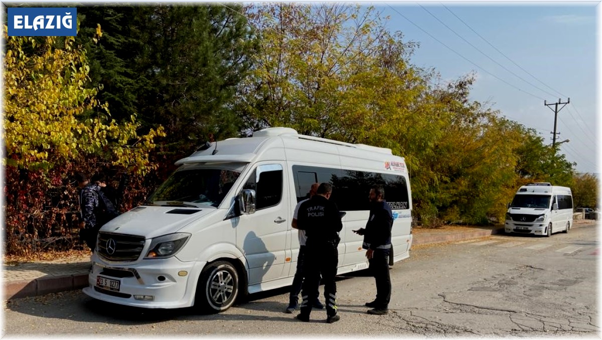 Elazığ polisinin okul önü denetimleri sürüyor