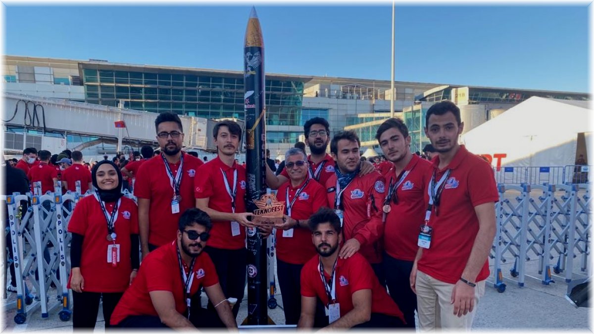 Elazığ takımından Teknofest'te önemli başarı: Yüksek irtifa kategorisinde Türkiye üçüncülüğü elde ettiler