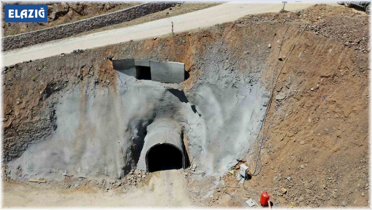 Elazığ Tarhana Regülatörü ve İletim Tüneli yapımına ilk kazma vuruldu