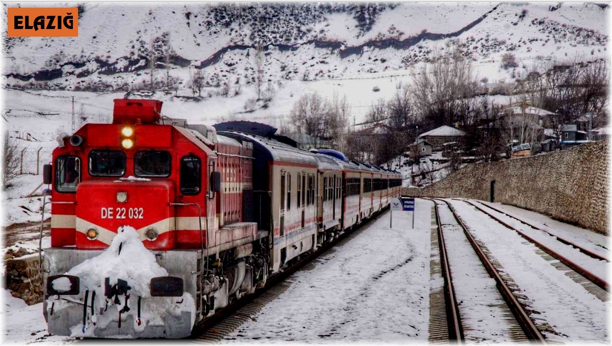 Elazığ-Tatvan arası tren yolculuğundan muhteşem kış manzaraları