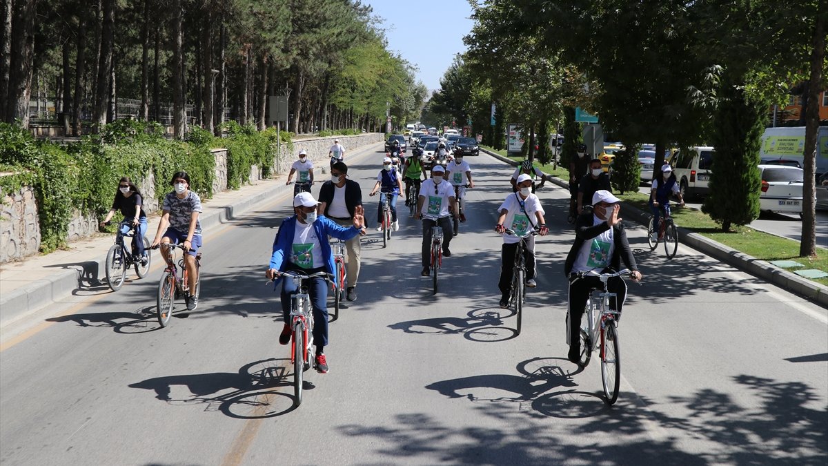 Elazığ Valisi Erkaya Yırık farkındalık için pedal çevirdi