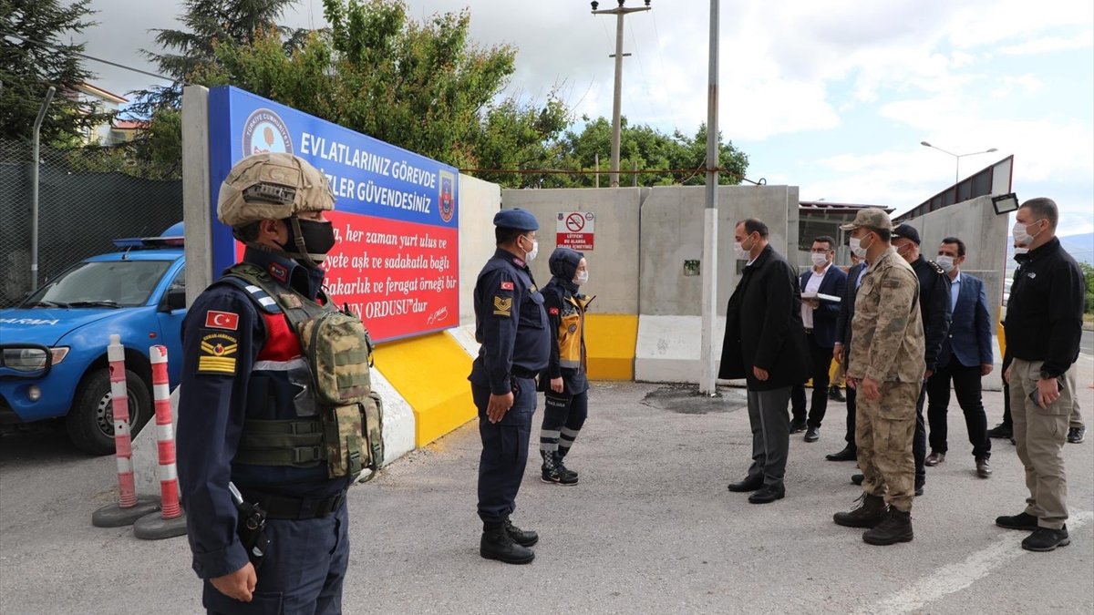Elazığ Valisi Kaldırım'dan görev başındaki güvenlik güçlerine bayram ziyareti