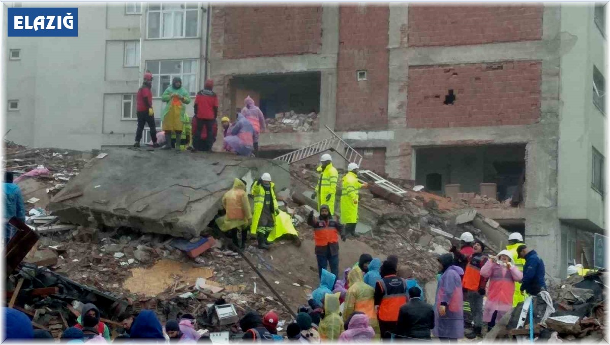 Elazığ Valisi Toraman, "2 vatandaşımızın enkaz altından çıkarılması için çalışmalar devam etmektedir"