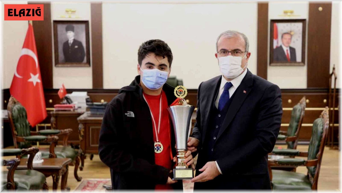 Elazığ Valisi Toraman, şampiyonları ağırladı