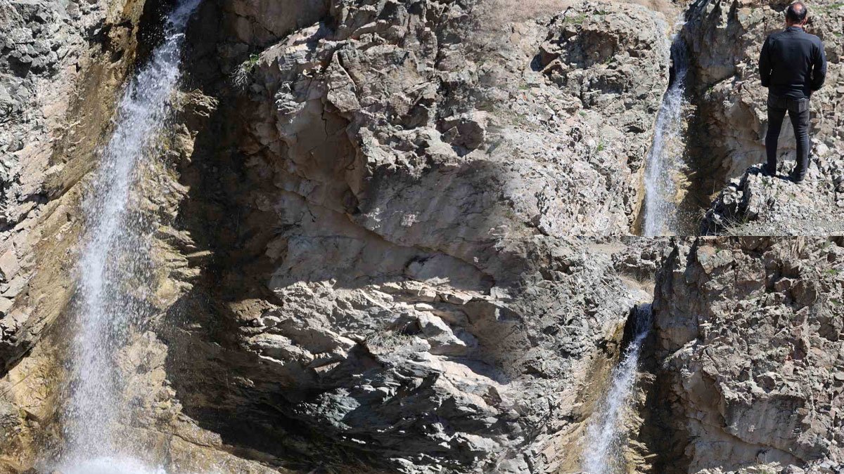 Elazığ’da 30 yıldır kuruyan Şorşor Şelalesi yeniden akmaya başladı