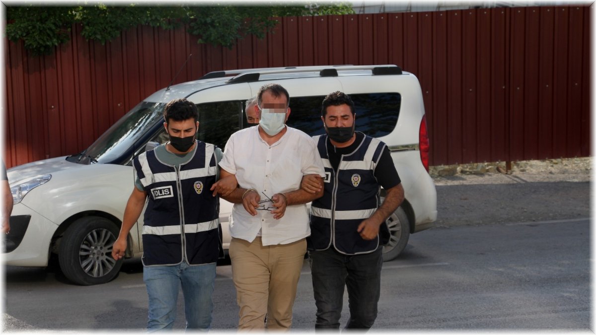 Elazığ’da bir kuyumcuda silahlı soygun girişiminde bulunan şahıs adliye sevk edildi