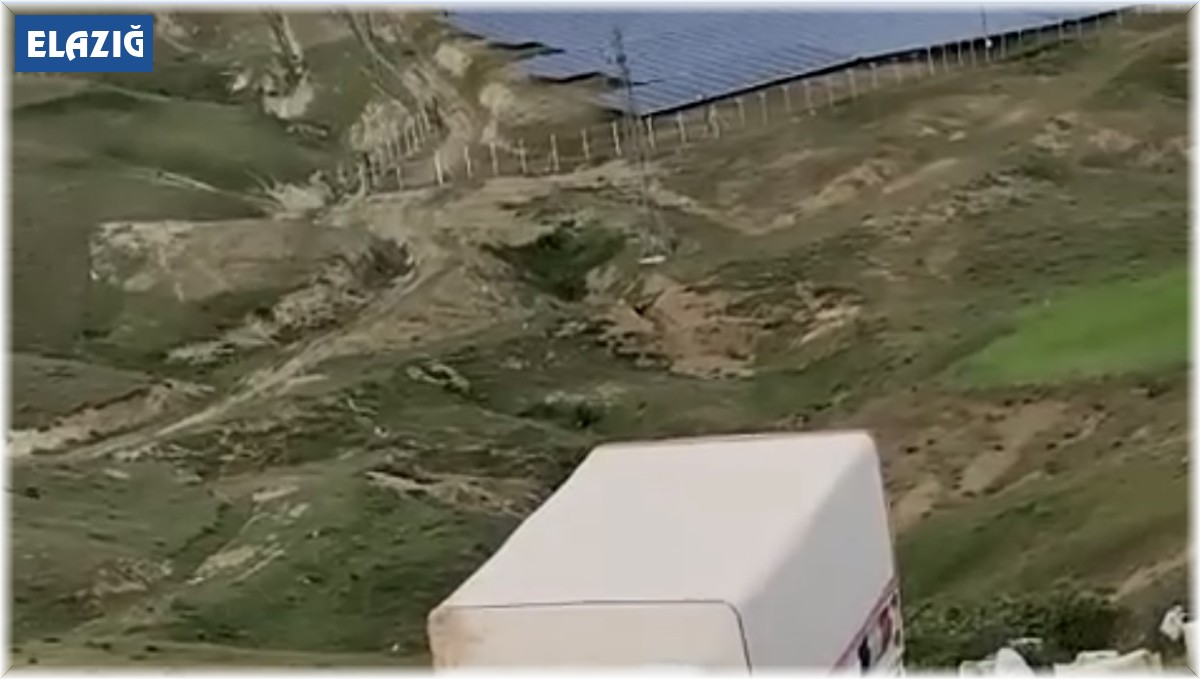 Elazığda kamyonet şarampole uçtu: 1 yaralı