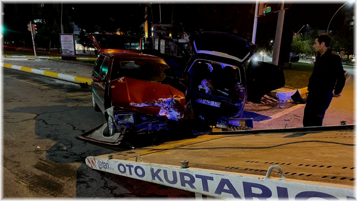 Elazığ’da otomobiller çarpıştı: 1 yaralı