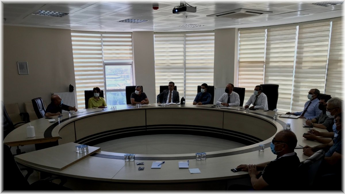 Elazığ’da pandemi ve aşılama konulu istişare toplantısı düzenlendi