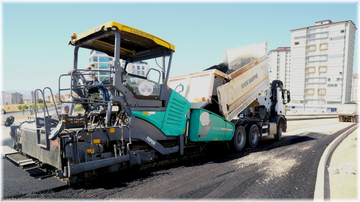 Elazığ’da yol çalışmaları sürüyor