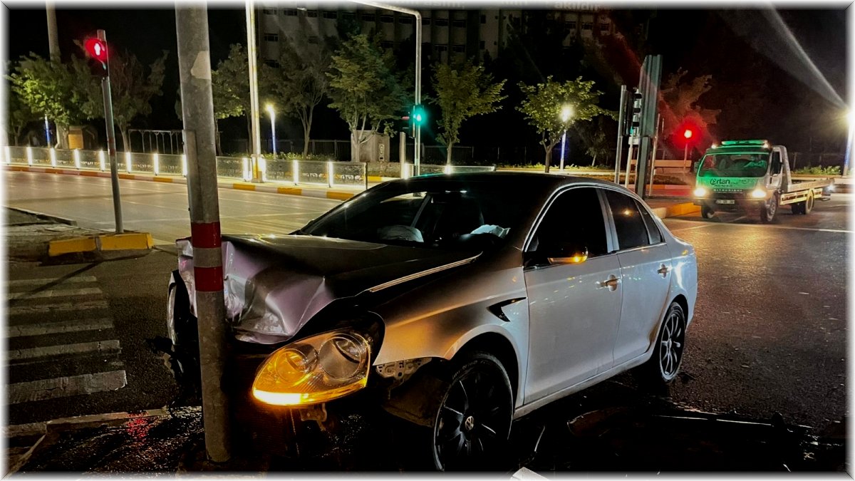 Elazığ’da zincirleme trafik kazası: 2 yaralı