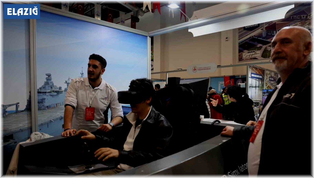 Elazığlı çocuklar kokpit heyecanını yaşadı, simülasyondan KAAN'ı kullandı