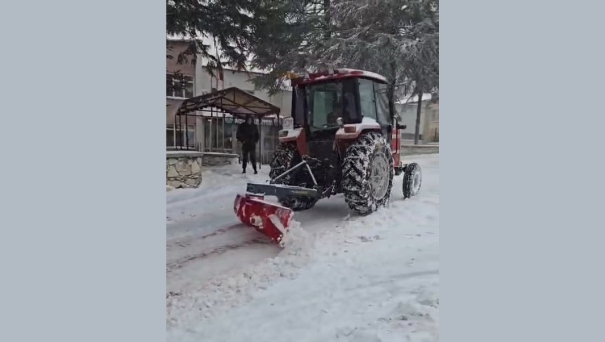 Elazığlı duyarlı vatandaşlardan karla mücadelede ekiplere destek
