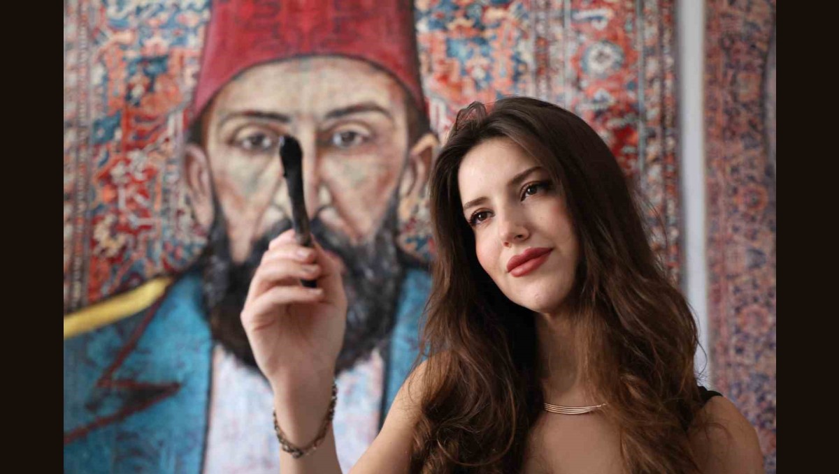 Elazığlı genç mühendis, halı üzerine portre çizimleriyle dünyaya açıldı