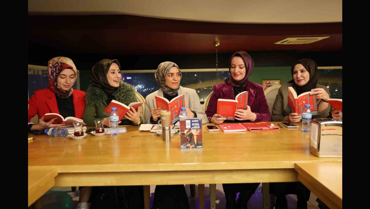 Elazığlı kadınlardan, altın yerine kitap günü