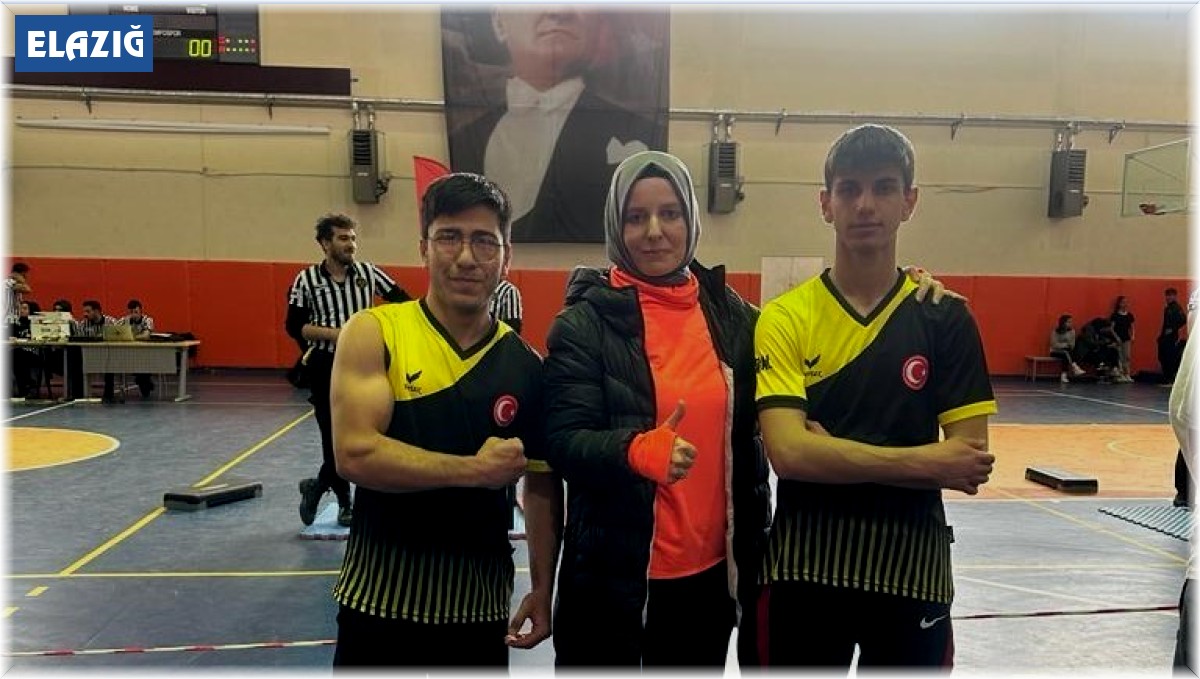 Elazığlı öğrenciler bilek güreşi müsabakasından dereceyle döndü