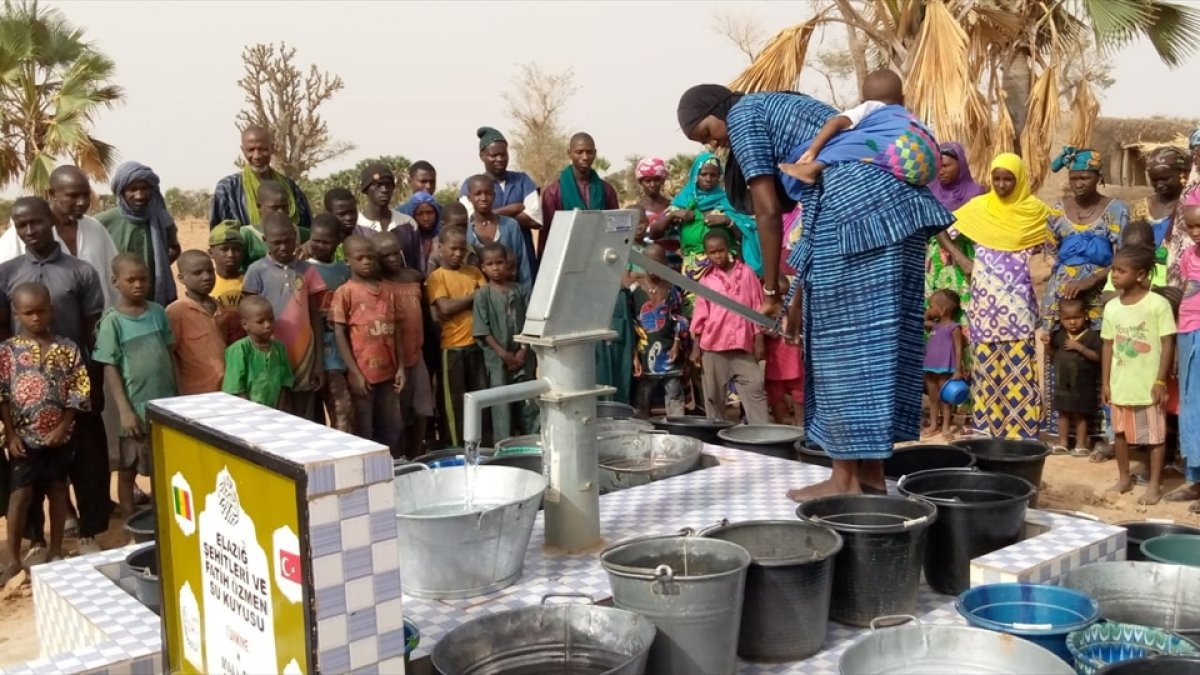 Elazığlı şehitler adına Mali'de su kuyusu açıldı