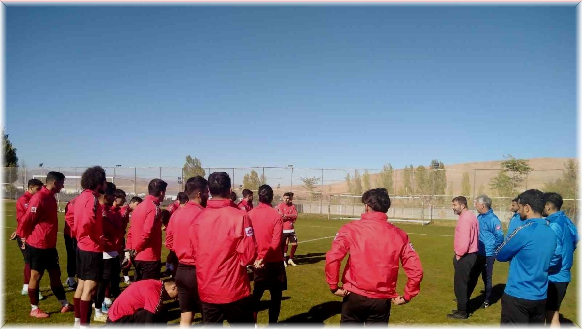 Elazığspor'da 3 futbolcu sarı kart sınırında