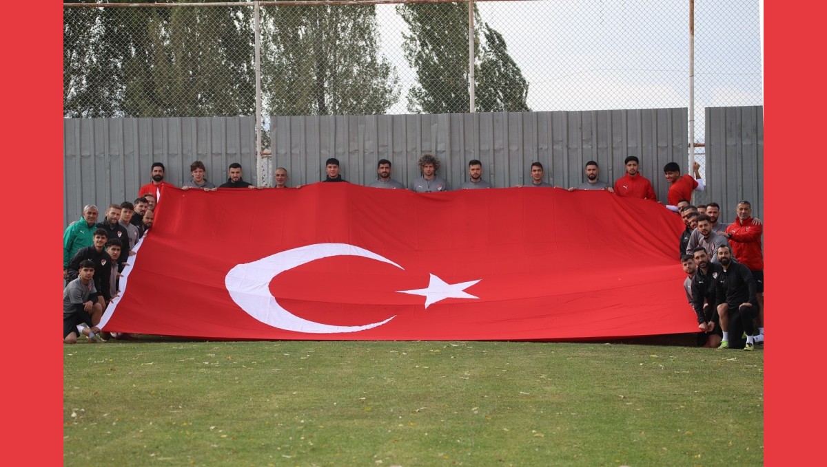 Elazığspor dev Türk bayrağı açtı