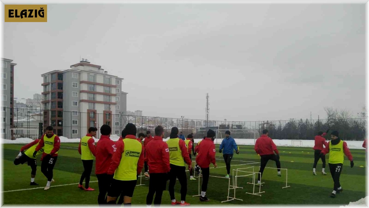 Elazığspor, Elazığ Karakoçan FK'nın sahasında çalıştı
