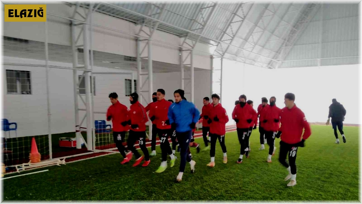 Elazığspor, halı sahada hazırlıklarını sürdürüyor