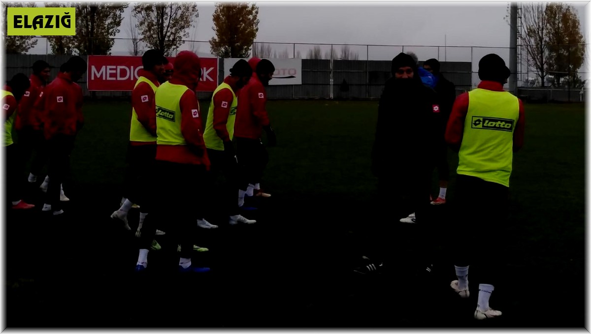 Elazığspor iki eksikle çalıştı