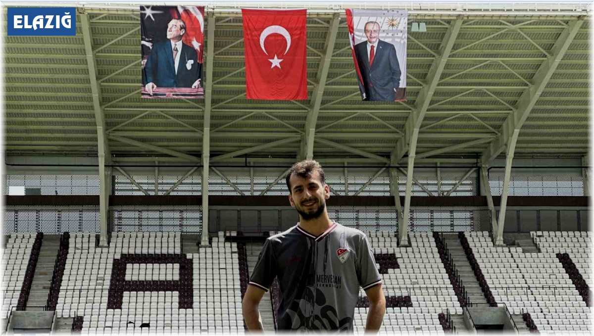 Elazığspor taraftarı, yeni stadyuma şükür secdesiyle girdi