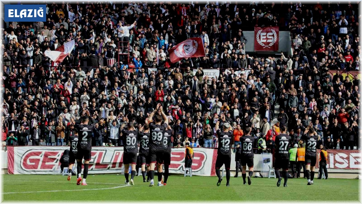 Elazığspor taraftarlarıyla coşuyor