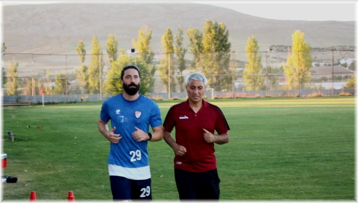 Elazığspor'un 39 yaşındaki kaptanı Yiğitcan, yıllara meydan okuyor