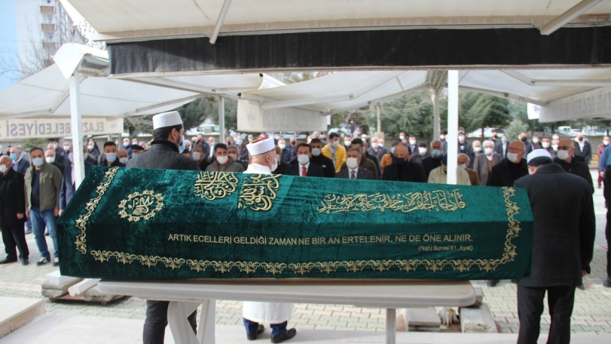 Elazığspor'un eski futbolcusu Mehmet Dinç son yolculuğuna uğurlandı